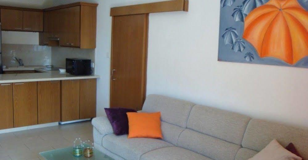River Beach Apartments Лімасол Екстер'єр фото